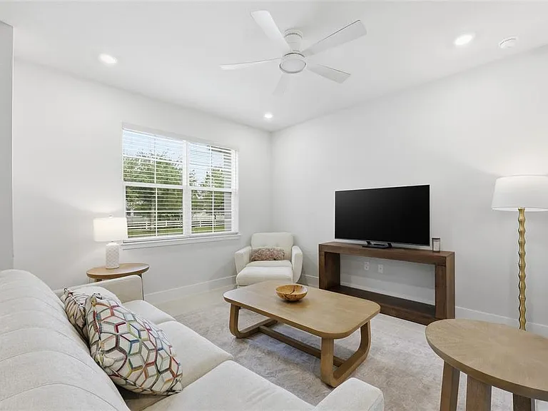 6917 Five Oaks Dr — Photo 5