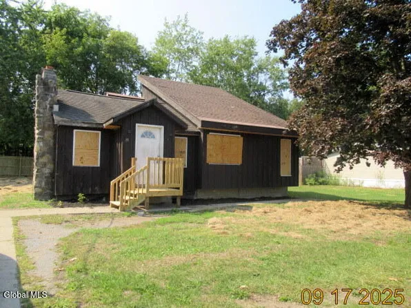 19 Indiana Avenue, Queensbury, NY 12804