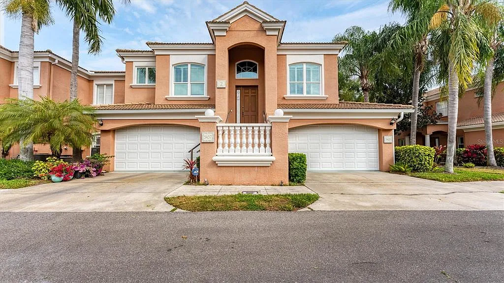 3 bed, 3.0 bath, 2100 sqft, $5,400 — Photo 1