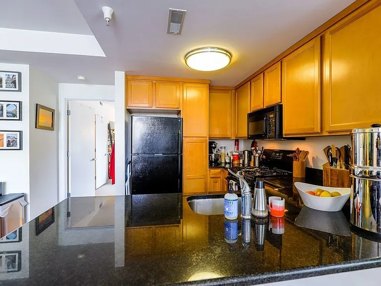 355 I St SW #109 — Photo 15