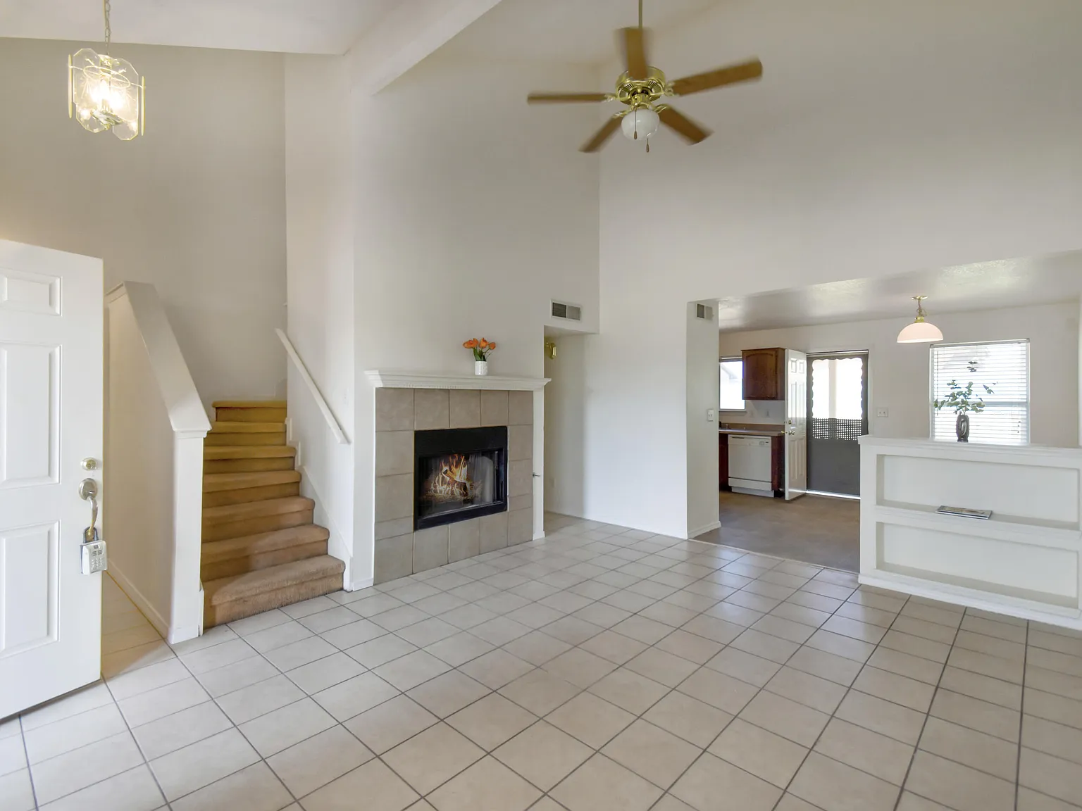 4 bed, 2.5 bath, 1712 sqft, $1,800 — Photo 4