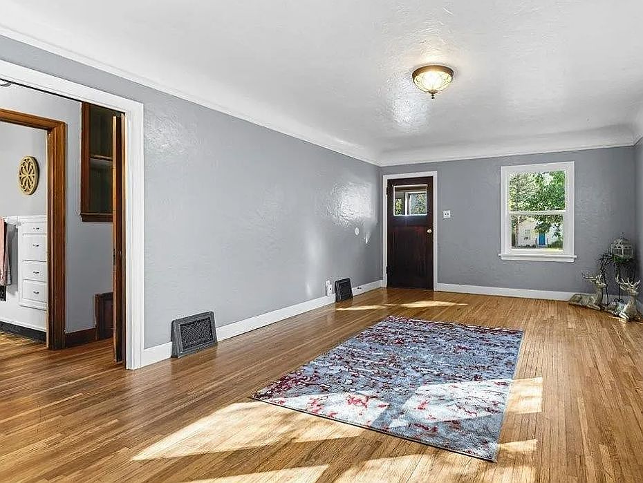 1st image of 1920 Blaine St
