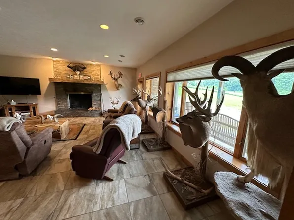 134 Sasse Rd, Cabot, PA 16023