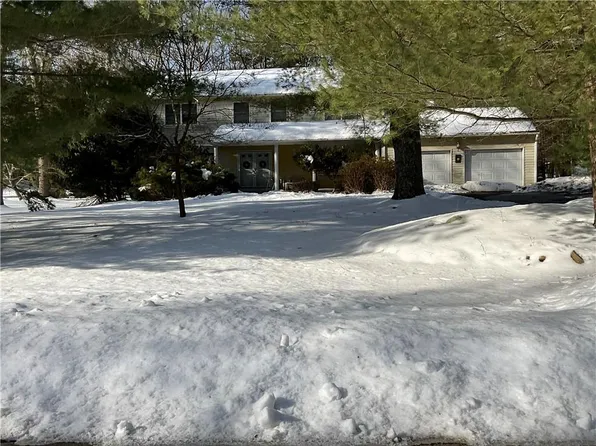 25 Lynn Cir, East Greenwich, RI 02818