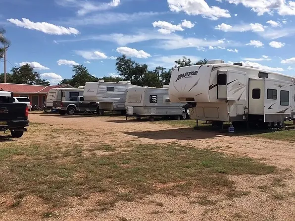 804 SW 1st St, Roby, TX 79543