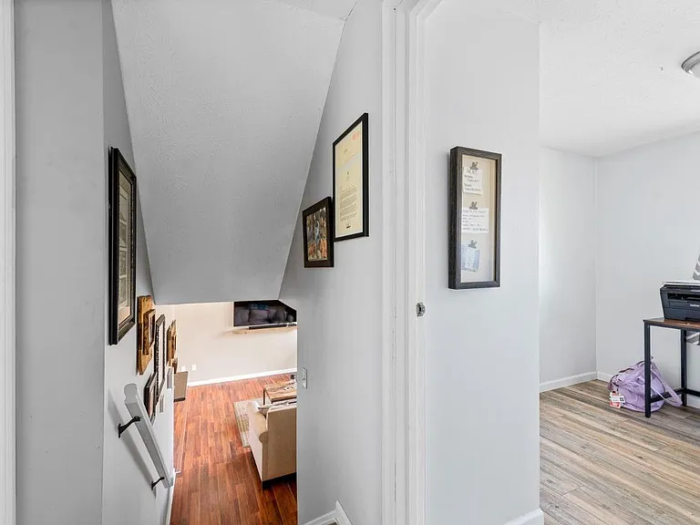 1353 Firethorne Dr — Photo 21