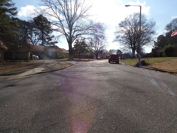 5th image of 4057 Cecil Dr
