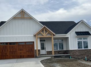 1031 Honey Locust Dr, Jeannette, PA 15644