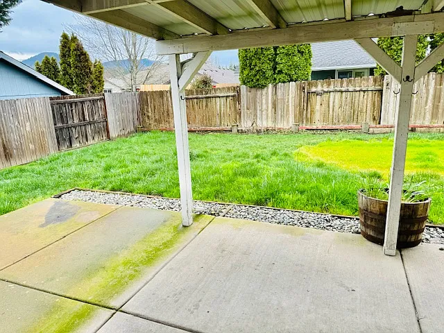 2715 Denton Trl — Photo 10