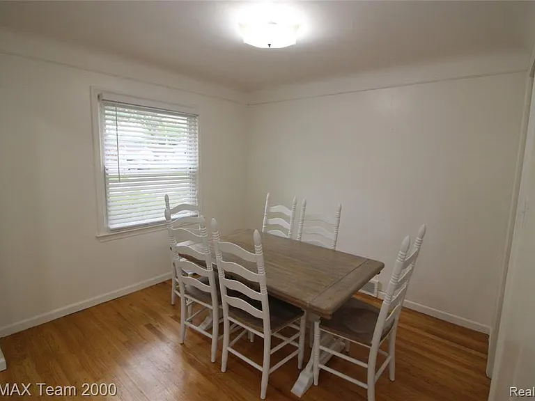 24301 Colgate St — Photo 9