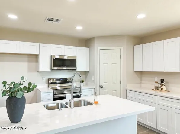 15438 S Overfield Rd, Arizona City, AZ 85123