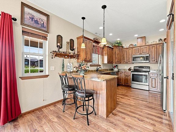 4th image of 3761 Ward Ave