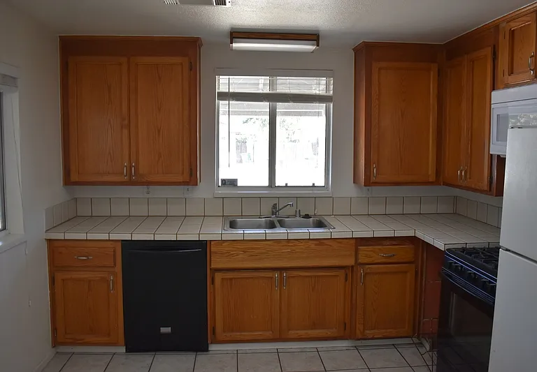 1333 Frank Ave — Photo 9