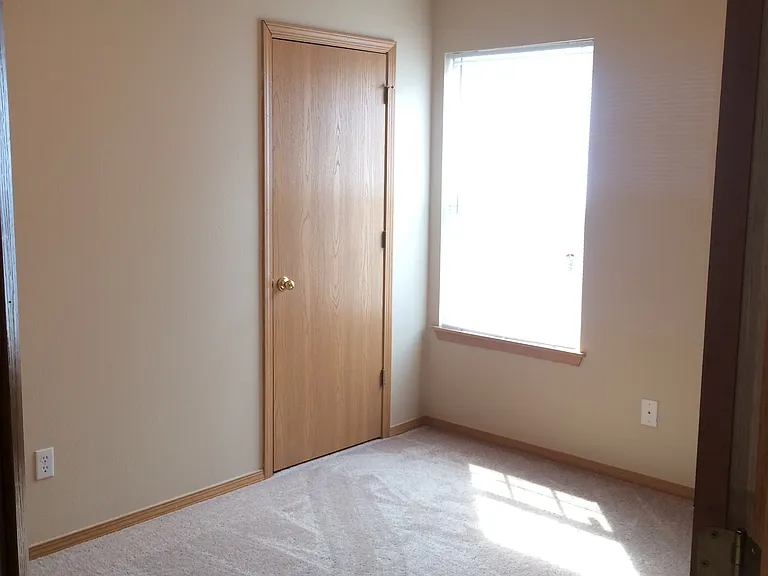 605 Cedar Brook Ct — Photo 4