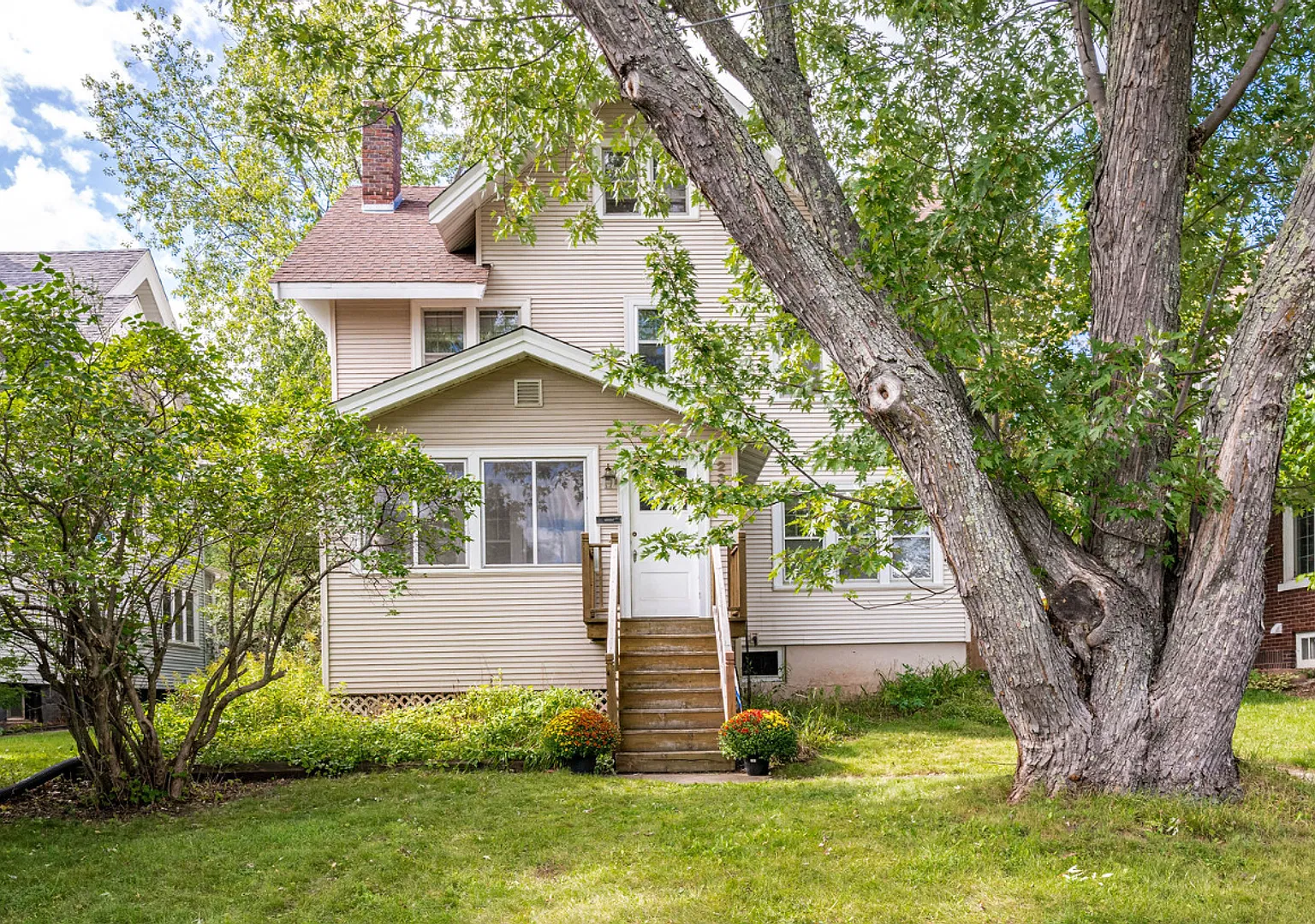 Available December 1st- 4 Bed 2 Bath 3-6 Month Lease — Photo 1
