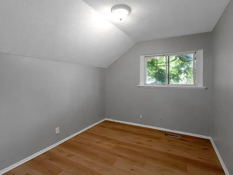3325 Valley Bend Rd — Photo 30