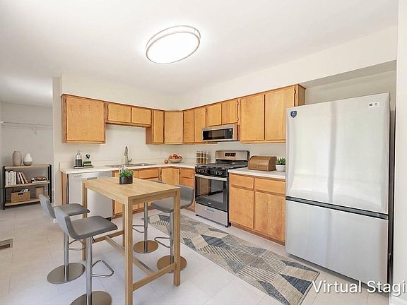 4th image of 465 Westview St