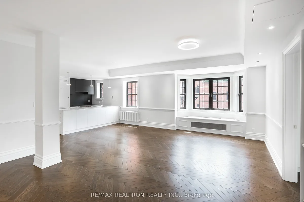 Building Photo - 2 Clarendon Ave #206