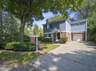 928 Cambridge Ln, Wilmette, IL