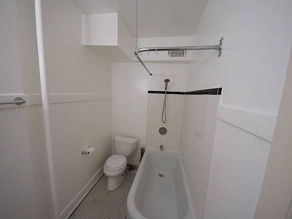 4th image of 1633 Melrose Ave APT 205