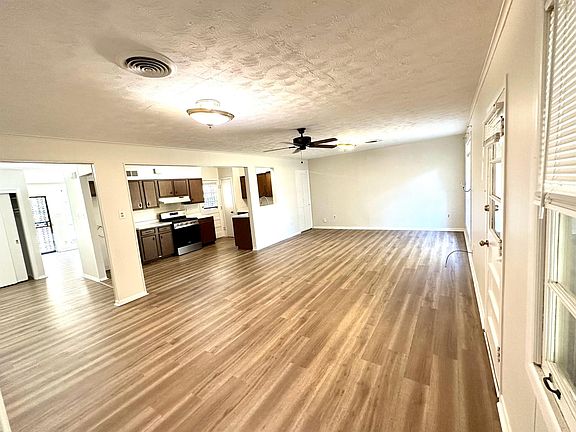 2nd image of 810 Eastern Dr