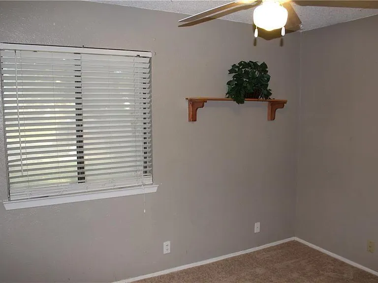 1702 Goodson Ln — Photo 17