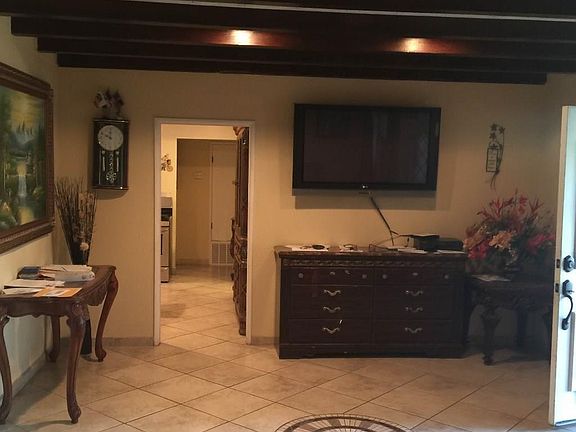 3rd image of 1211 E Crestbrook Pl