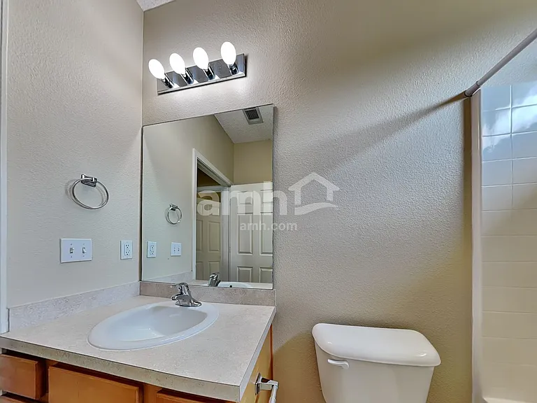 521 Amsonia Cir — Photo 18