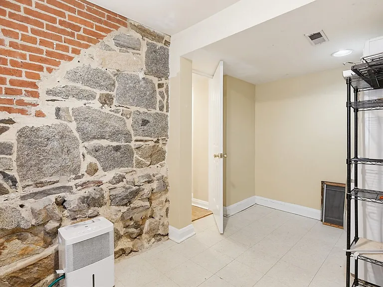 947 Oella Ave — Photo 38