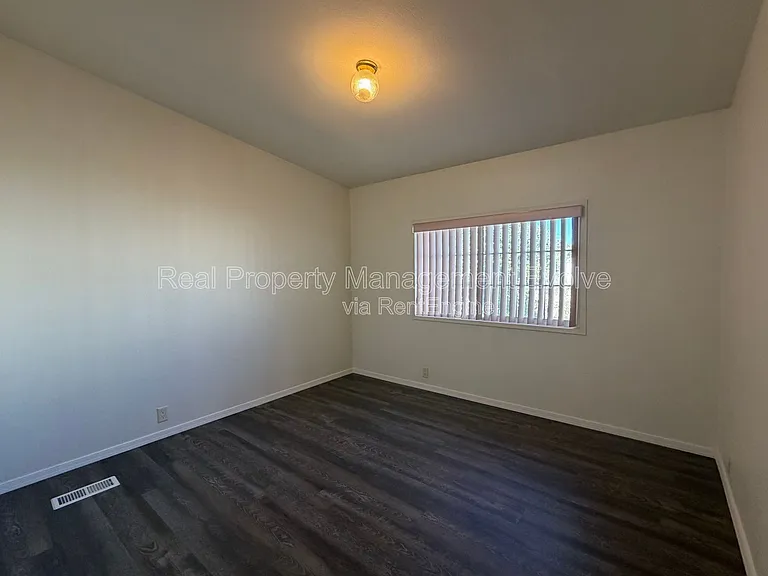 1514 E Muriel Dr — Photo 18
