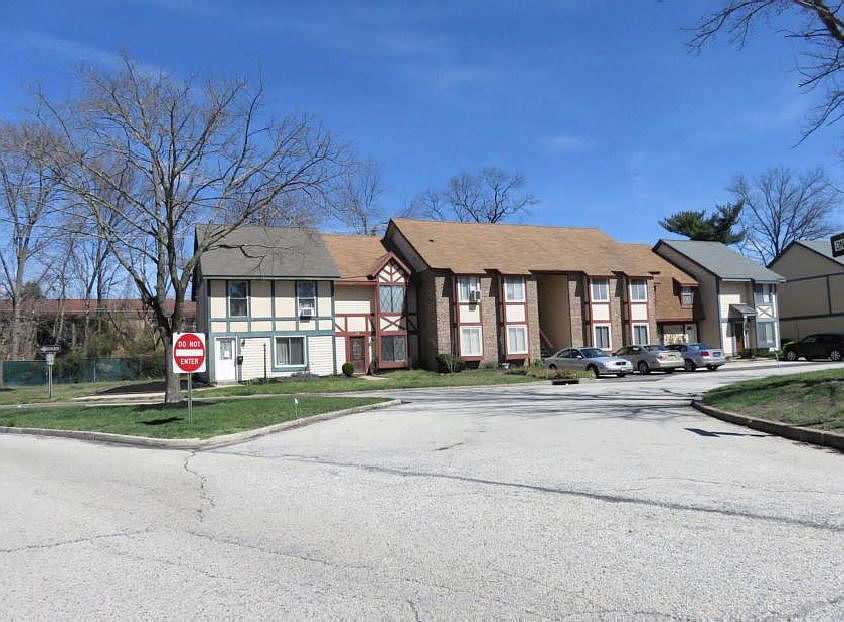2nd image of 152 Chelsea Cir