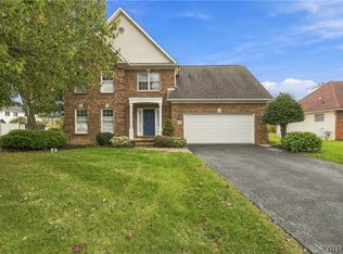 1 Cambridge Ct, Lancaster, NY 14086