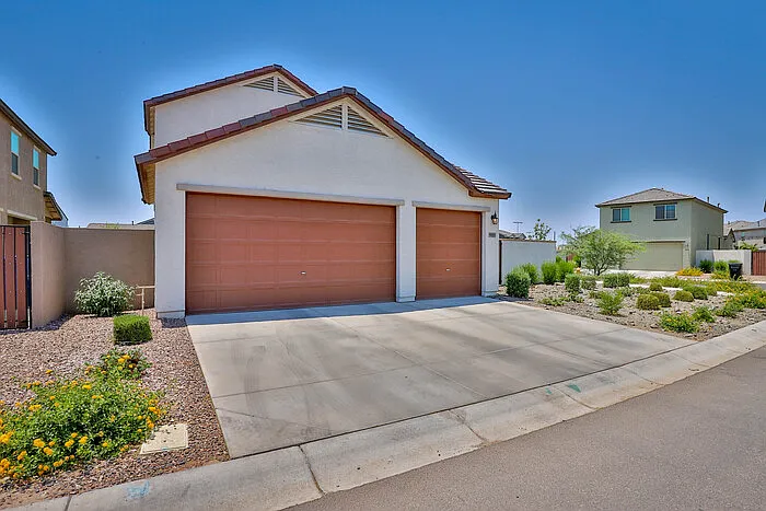4 bed, 3.5 bath, 2165 sqft, $2,650 — Photo 4