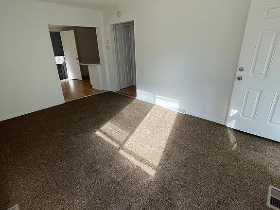 4th image of 23795 Hazelwood Ave