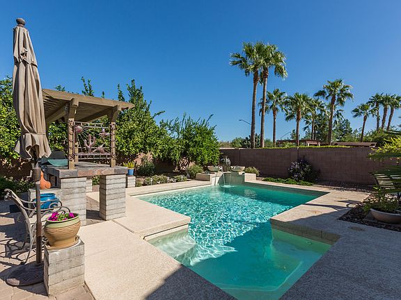 2nd image of 514 E Joseph Way