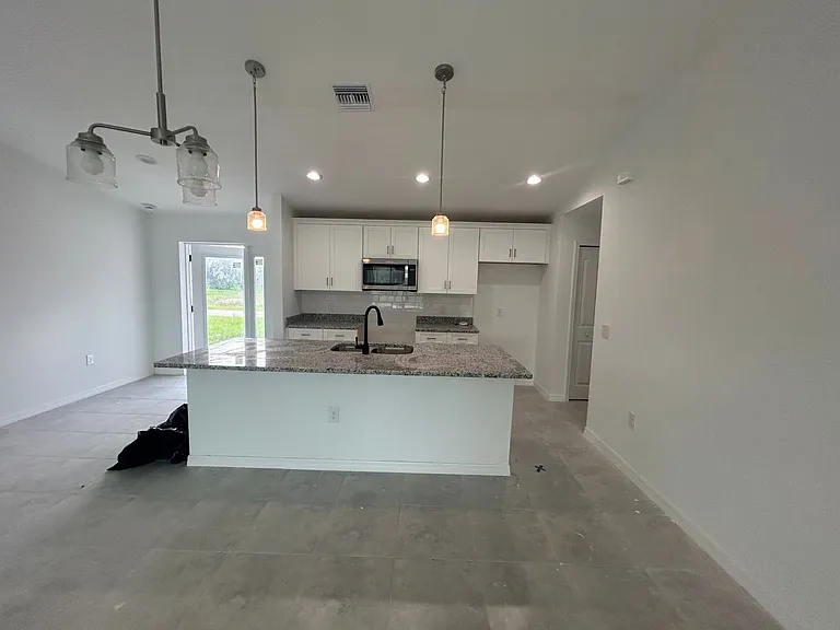 2825 NW 25th Ln — Photo 2
