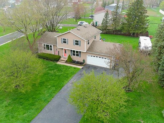 2nd image of 1372 Brookedge Dr