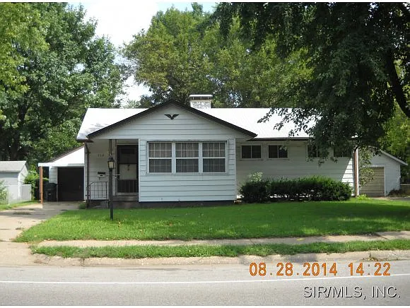 712 Royal Heights Rd photo 1