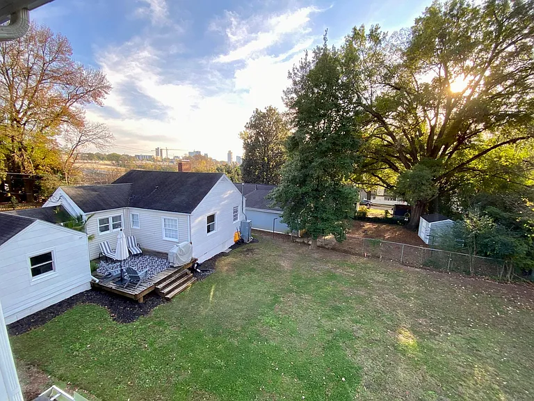 420 Bickett Blvd — Photo 22