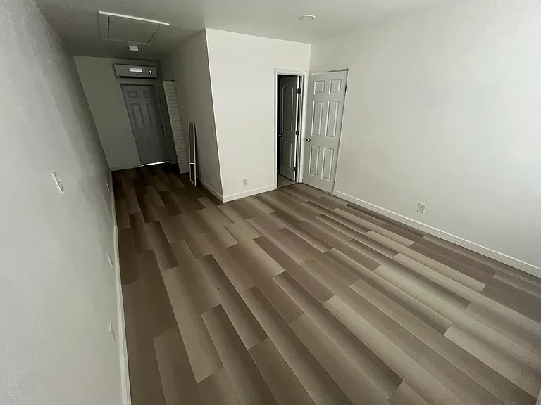 1019 SE 3rd St #3 — Photo 6