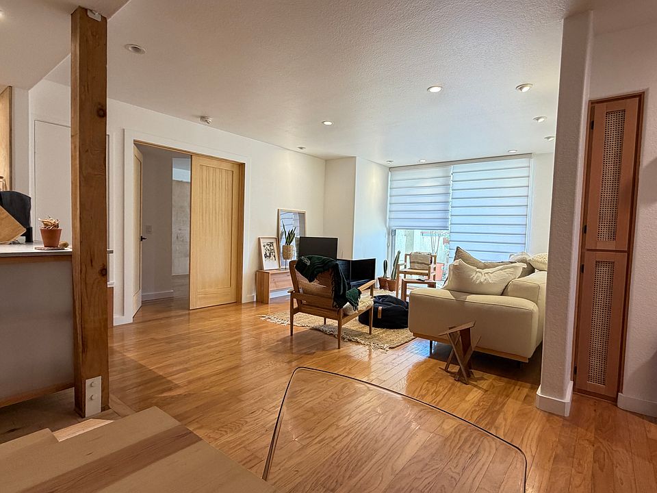 1st image of 515 Lands End Way