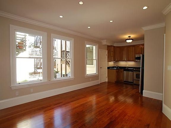 4th image of 86 Potomac St