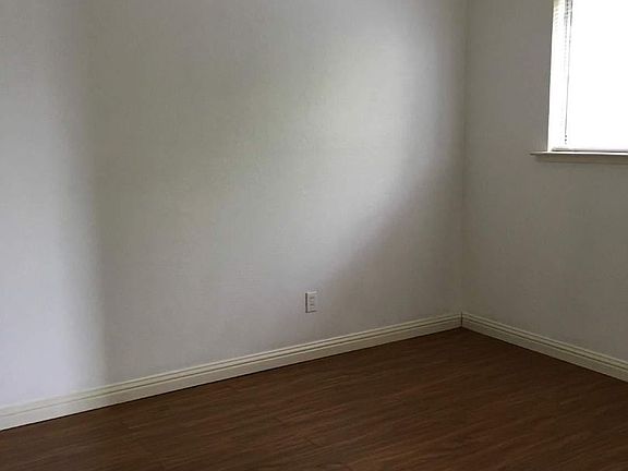 4th image of 5819 48th Ave