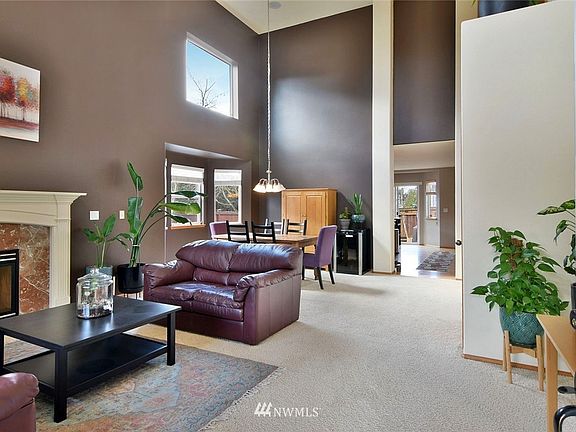 Dramatic Entry!  Soaring ceilings and great window placement capture the maximum Northwest light!