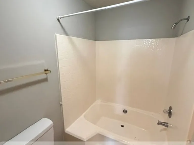 1022 Brookhollow Dr #5 — Photo 9