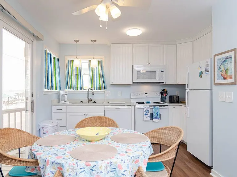 608 Waynick Blvd — Photo 8