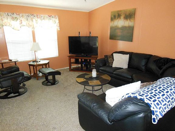 4th image of 4656 Arlington Park Dr