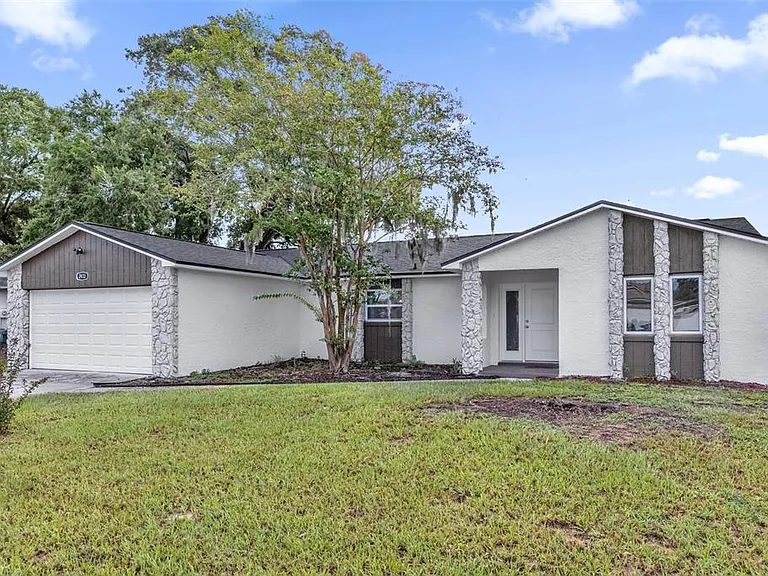 2433 Benjamin Dr — Photo 1