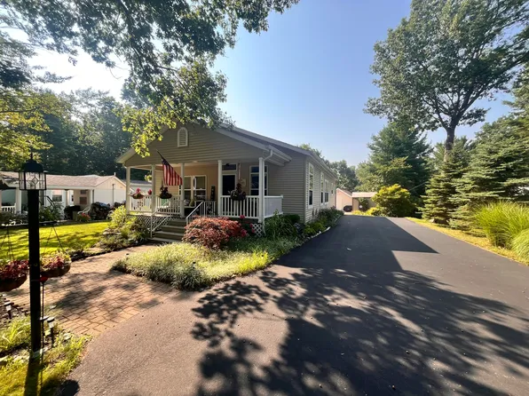 8439 W Easy St, Mears, MI 49436