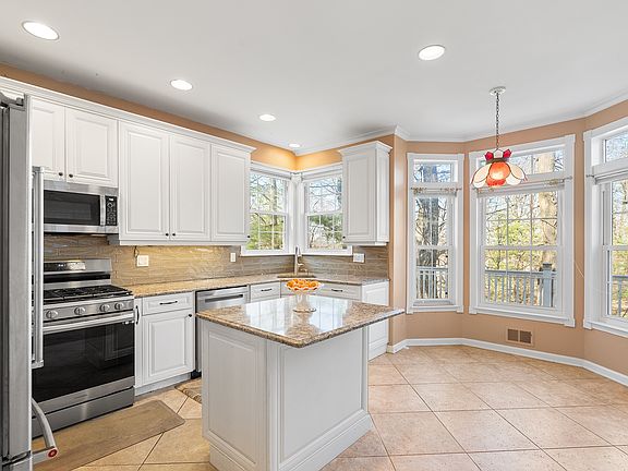 5th image of 70 Hartley Ln